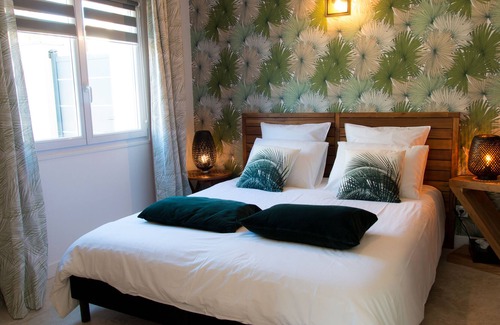 Mauguio Apartment | Superb town center apartment with garden