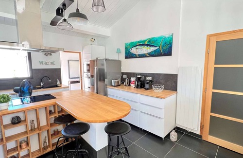 La Flotte House | Superb villa with pool in the heart of the village