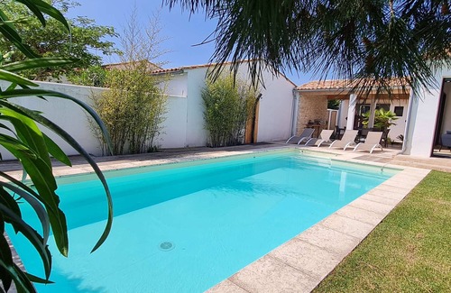 La Flotte House | Superb villa with pool in the heart of the village