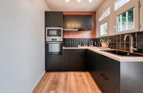 Chartres Apartment | Superbe 2 pièces avec Jacuzzi privatif face Gare Proche Cathédrale