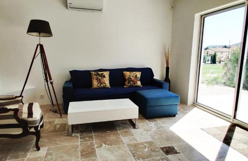 Rochefort-du-Gard House | Superbe 2 pièces très confortables meublé 50 m2 terrasse, parking privé, jardin, Pont du Gard 10mn #6