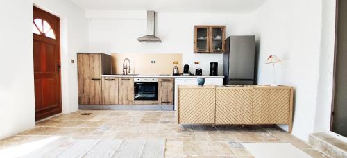 Rochefort-du-Gard House | Superbe 2 pièces très confortables meublé 50 m2 terrasse, parking privé, jardin, Pont du Gard 10mn #6