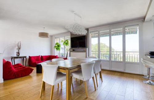 Boucle - Gros Caillou Apartment | Superbe Appart 3ch Terrasse Vue sur Lyon et garage