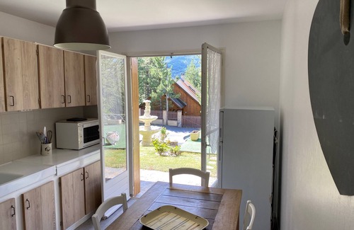 Barcelonnette Apartment | Superbe Appartement en rez de Chaussée de Villa Plein sud