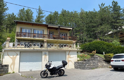 Barcelonnette Apartment | Superbe Appartement en rez de Chaussée de Villa Plein sud