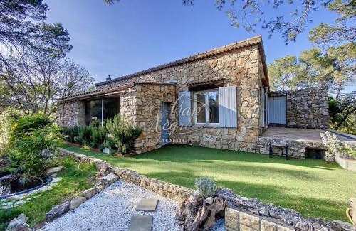 Carces Villa | Superbe bergerie en cœur de foret avec piscine privée lac rivière cascades