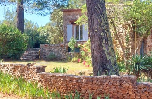 Carces Villa | Superbe bergerie en cœur de foret avec piscine privée lac rivière cascades