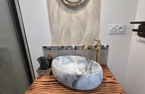 Limoges Apartment | Superbe pavillon 4 chambres - parking privé - Grande Terrasse au calme - limoges