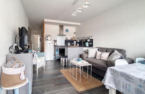 Courseulles-sur-Mer Apartment | Superbe T3 proche plages, port de plaisance, parking, WiFi - FR-1-746-6