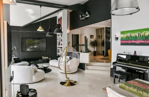 Lucinges Villa | Superbe villa avec piscine intérieure, sauna, jacuzzi et salle de sport