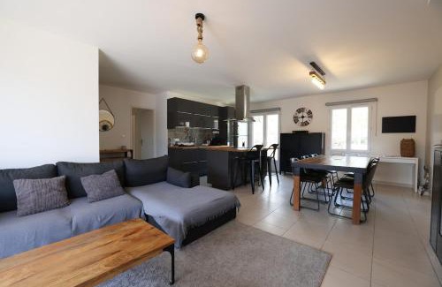 Preconil Villa | Superbe Villa climatisée, piscine, jardin, parking