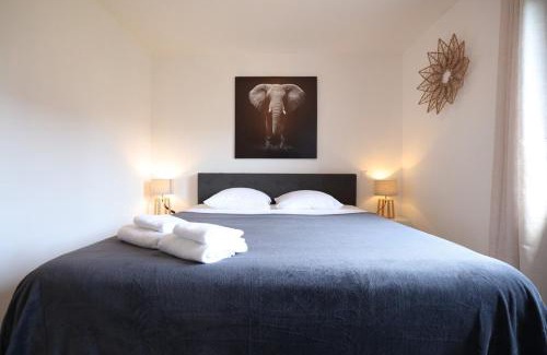 Preconil Villa | Superbe Villa climatisée, piscine, jardin, parking