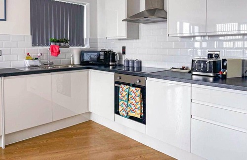 Shoreham-by-Sea Apartment | Superior 2 Bedroom Condo With Stunning Sea Views