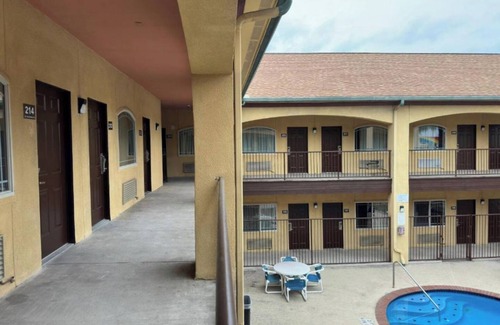 Edinburg Apartment | Superior King Room