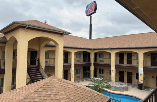 Edinburg Apartment | Superior King Room