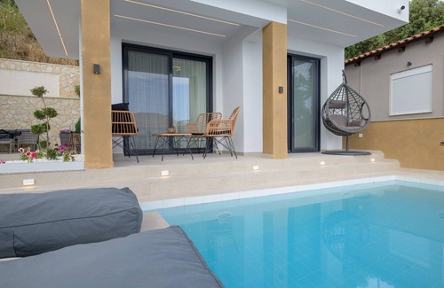 Zalongo Villa | Superior Luxury Maisonette Vrachos with Private Pool