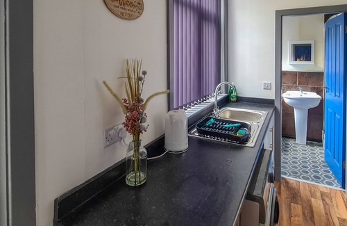 Burnley House | Superior Single Room with Ensuite Church view