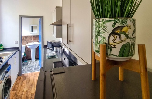Burnley House | Superior Single Room with Ensuite Church view