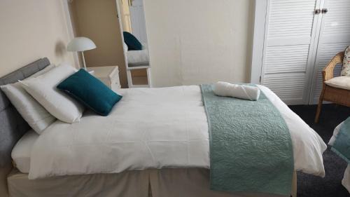 Sketty Villa | Superior three bedroom house with sea view