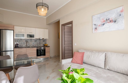 Ammoudia Apartment | Superior two-bedroom family apartment in Ammoudia with kitchen and courtyard