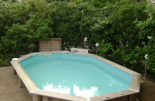 Bords de Marne Ski Chalet | Sur une Ile en bord de marne guest house