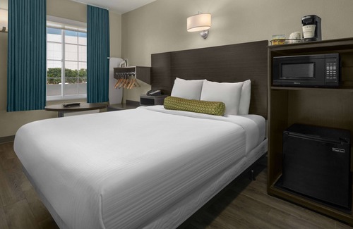 Pacific Beach Hotel | SureStay Hotel by Best Western San Diego Pacific Beach