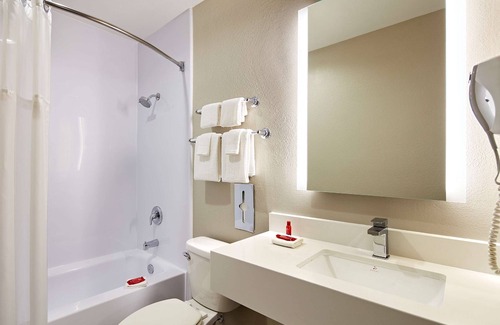 Pacific Beach Hotel | SureStay Hotel by Best Western San Diego Pacific Beach