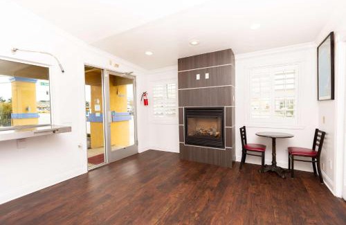 Seaside Hotel | SureStay Hotel by Best Western Seaside Monterey