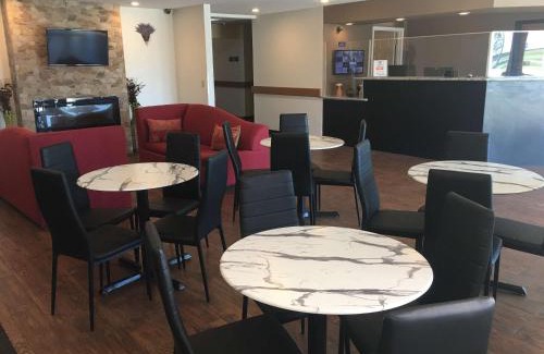 Oakland Hotel | SureStay Hotel by Best Western Weimar