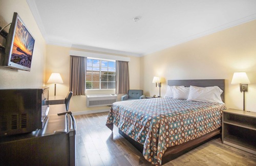 Fontana Hotel | SureStay Hotel by Best Western Fontana