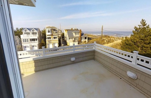 Surf City House | Surf City Home with a Pool! One off the ocean. Five Bedrooms/Four Baths,.