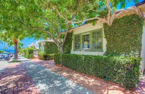 Beach Barber Tract House | Surf Shack 3