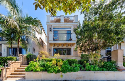 Huntington Beach House | Surf, Sun &Fun! Beachside Bliss-4 Blocks to Waves