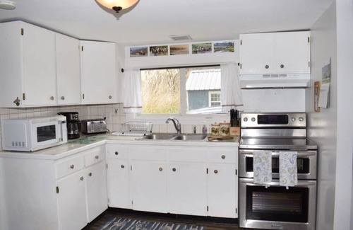 Deep Hole House | Surf & Wind- Cozy Quiet Cottage
