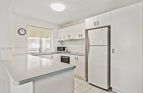 Maroochydore Apartment | Surfcomber on the Beach