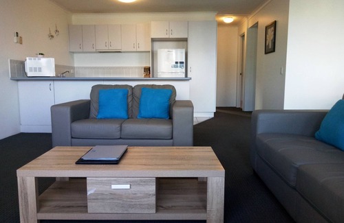 Maroochydore Apartment | Surfcomber on the Beach