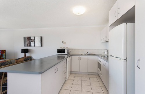 Maroochydore Apartment | Surfcomber on the Beach