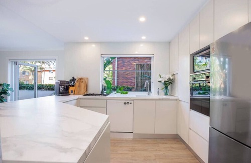 Dee Why Apartment | Surfers Retreat on Oaks | 2 min walk to the beach