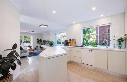 Dee Why Apartment | Surfers Retreat on Oaks | 2 min walk to the beach