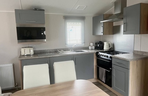 Cayton Bay Apartment | Surfside Bliss - Cayton Bay Park caravan