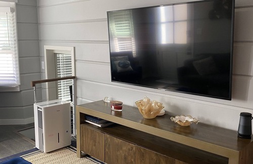 Surfside House | Surfside Classic Californian Cottage Steps To A Guard Gated Private Beach