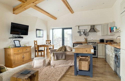Penrith Cottage | Surrounded by open fields and with lovely views from the grounds, 1 mile from Ullswater.