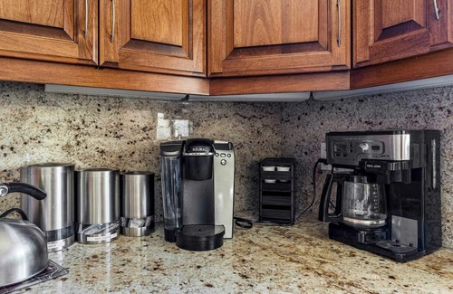 Lake Arrowhead Cottage | Sutter Ln by Avantstay Beautifully Remodeled Kitchen,4cabin-chic Bedrooms
