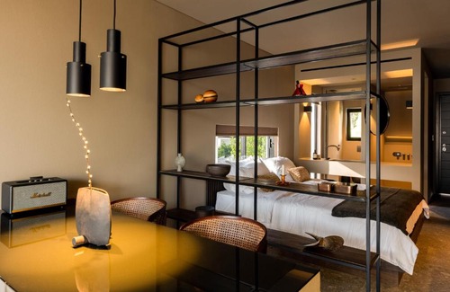 Vouliagmeni Apartment | Svarna Vouliagmeni Suite