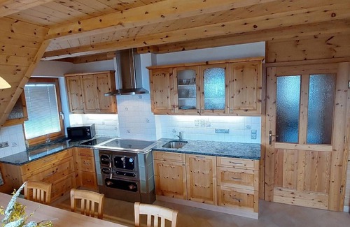 Bad Sankt Leonhard im Lavanttal House | Swiss stone pine hut with fantastic views