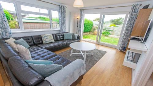 Croyde House | Swallows Croyde - Open plan beach chalet & close proximity to the beach - Sleeps 6