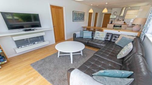 Croyde House | Swallows Croyde - Open plan beach chalet & close proximity to the beach - Sleeps 6