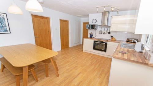 Croyde House | Swallows Croyde - Open plan beach chalet & close proximity to the beach - Sleeps 6