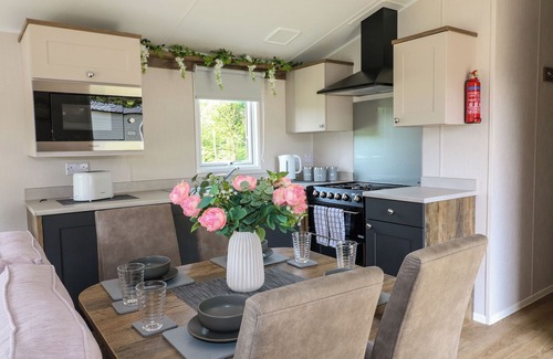 Edwinstowe Cottage | Swan Lodge