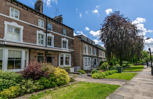 Harrogate City Centre Apartment | Swan View Apartment Harrogate - Prime location. 1 bedroom sleeps up to 3